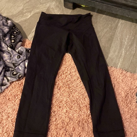 Lululemon black leggins - Picture 2 of 4